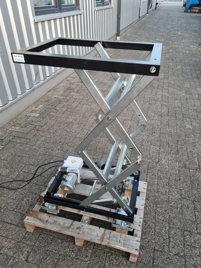 elektrischer Scherenhubtisch mit einem Fahrwerk mit Lenk und Bockrollen