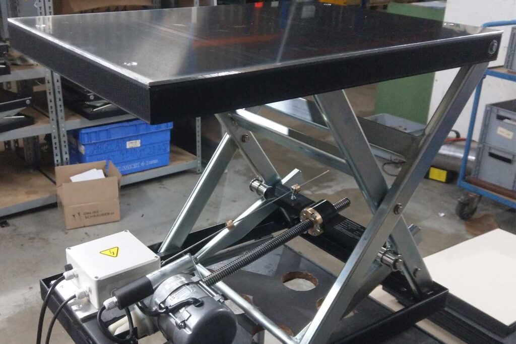 elektrischer Scherenhubtisch mit einer Plattformabdeckung aus Aluminiumblech
