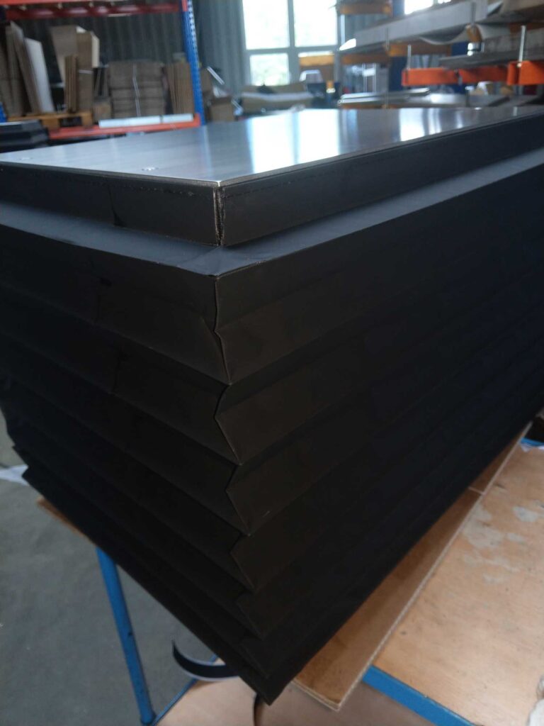 elektrischer Scherenhubtisch mit einer Plattformabdeckung aus Aluminiumblech und Faltenbalg