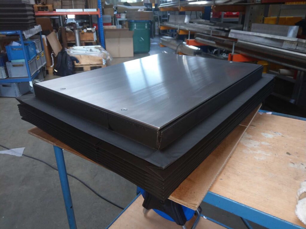 elektrischer Scherenhubtisch mit einer Plattformabdeckung aus Aluminiumblech und Faltenbalg