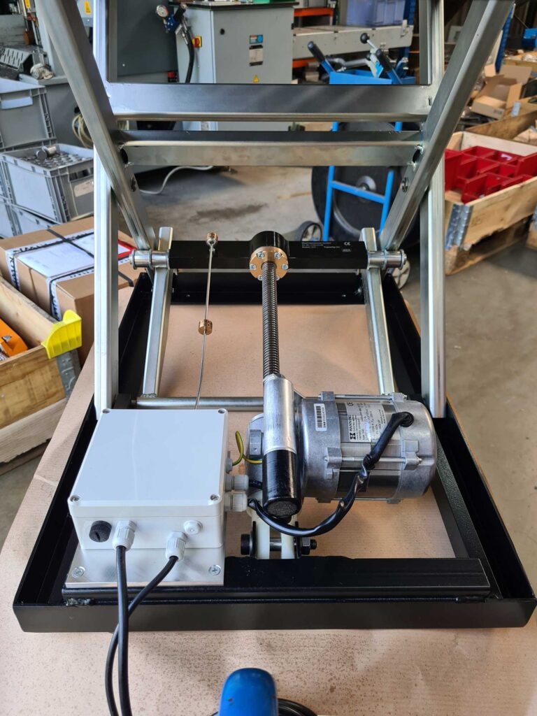 elektrischer Scherenhubtisch mit Stahl-Lochblech-Plattformabdeckung