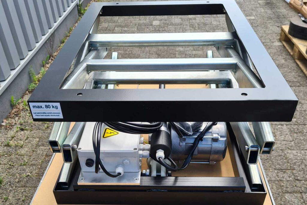 Warnhinweise von einem elektrischer Scherenhubtisch